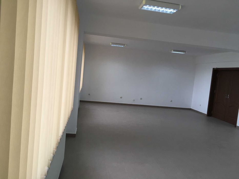 Oferim spre inchiriere spatii de birouri in Brasov, bd. Grivitei, intr-o zona foarte accesibila.