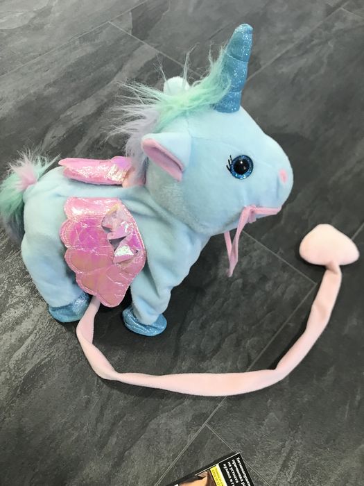 Пеещ , светещ и танцуващ Еднорог