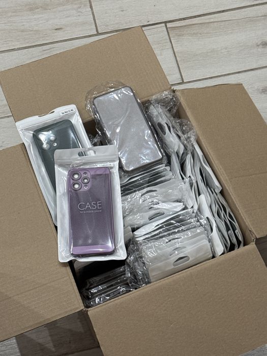 Lot 300 accesorii telefoane huse si folii sticla Samsung iPhone Xiaomi Motorola