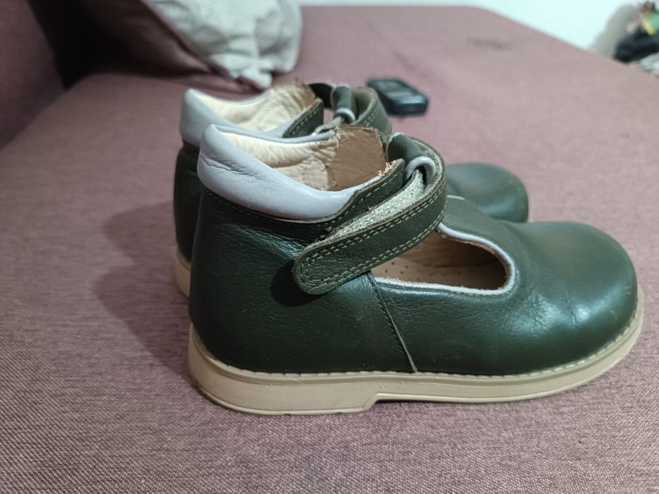 Сандали кожаные.