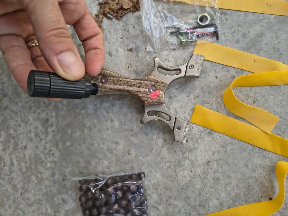 Praștie mâner lemn cu 3 benzi elastice