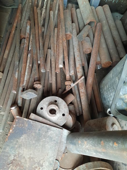 Продам металл кругляк флянцы