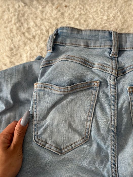 Дънки с висока талия Pull&Bear push up ефект