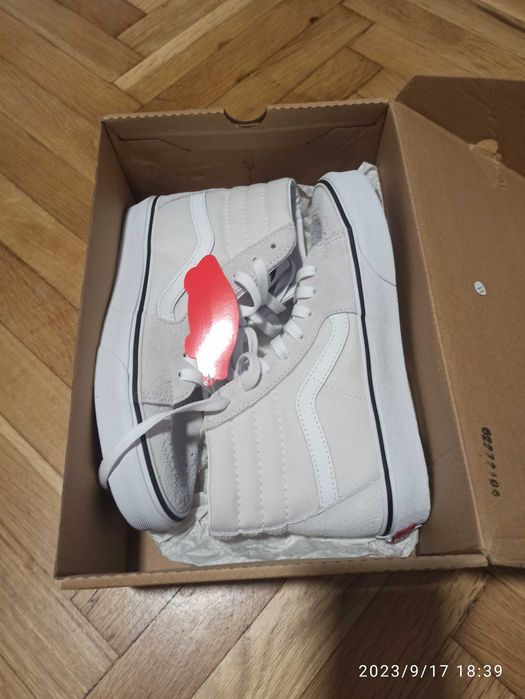 Кецове Vans естествен велур