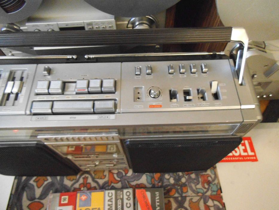 SHARP Gf 9696z/ AMFM /radio tape recorder
