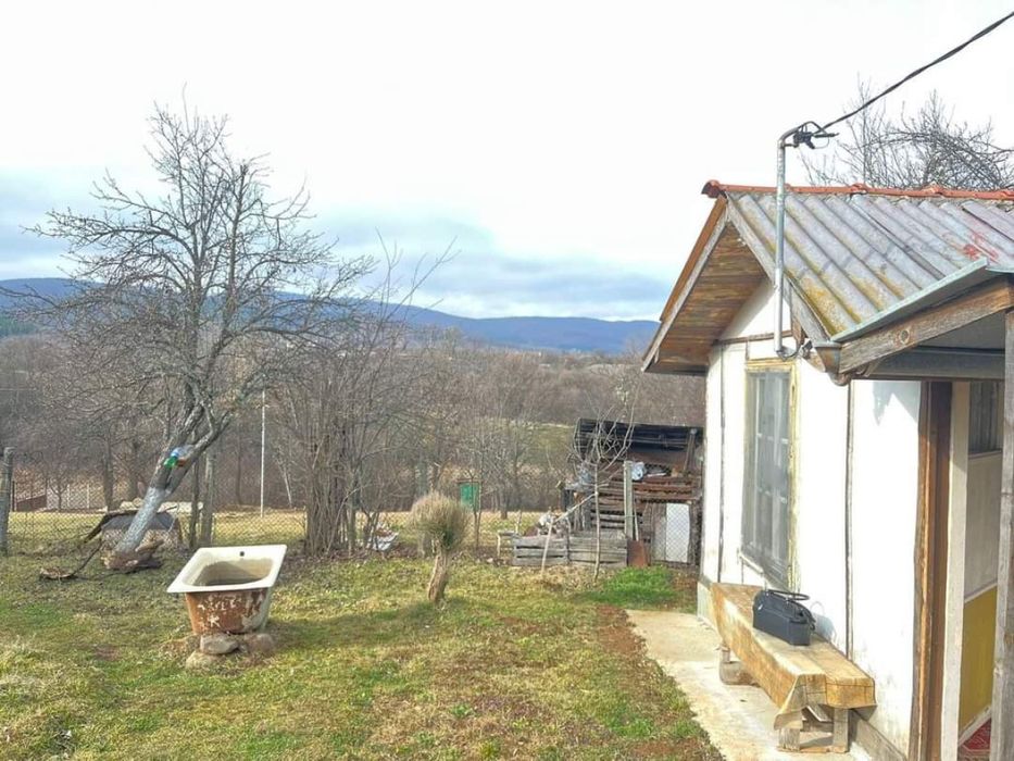 Бунгало с двор 980 м2 в с. Егълница