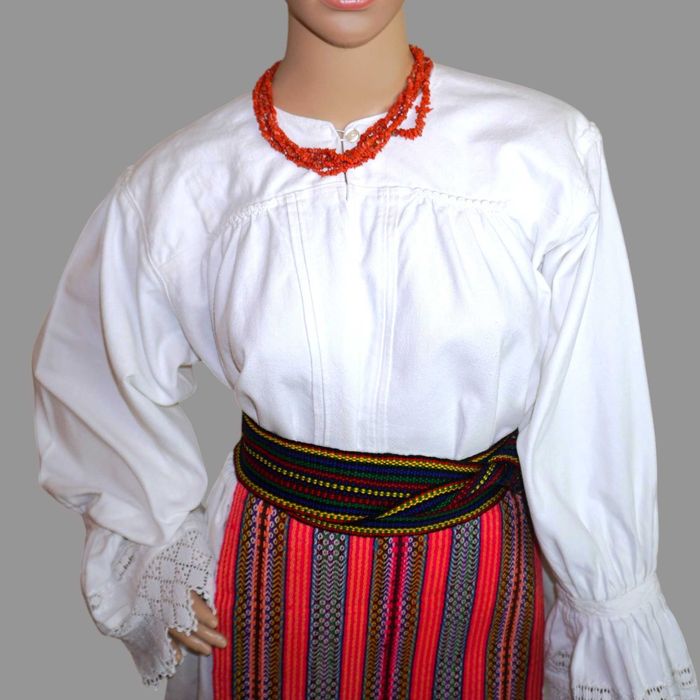 Costum popular vechi din Banat masura M-L, port popular autentic