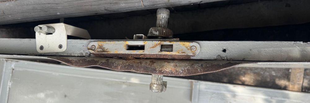 Продам металлическую дверь