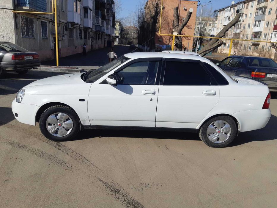 Продам приору седан