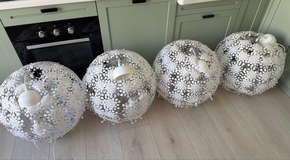 Люстры белые 4шт