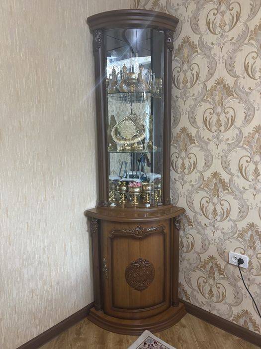 Продаю сервант угловой