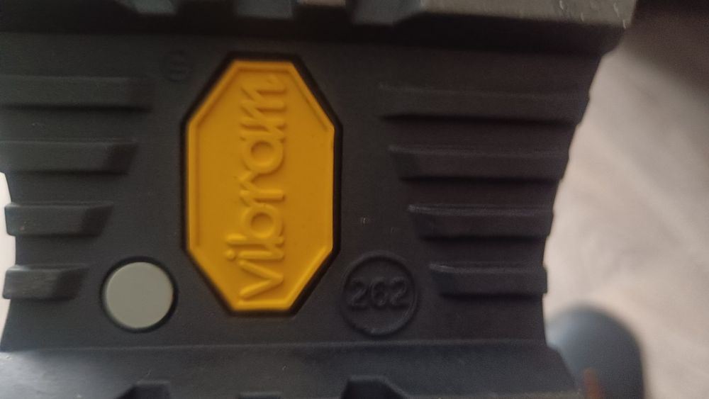 Продам зимние ботинки рабочие