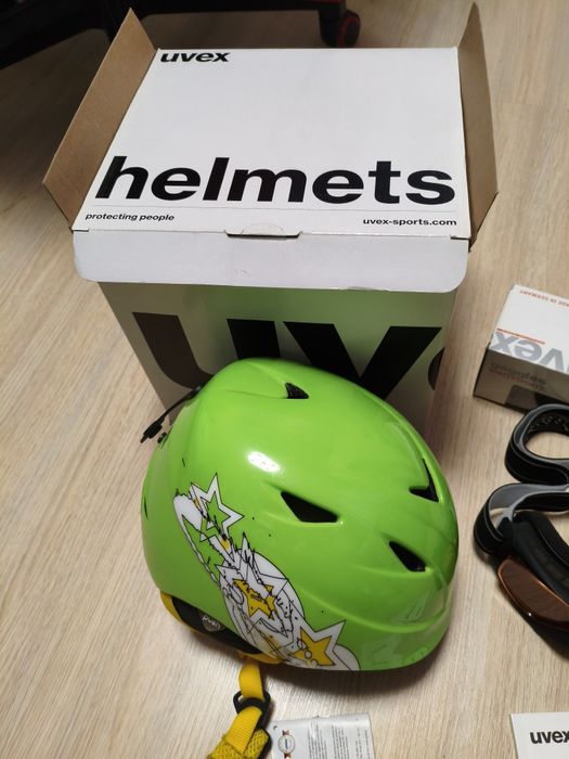 UVEX детски ски каска и ски маска