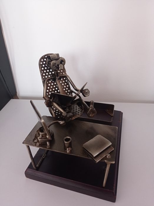 Vand Statueta Metalica de Birou