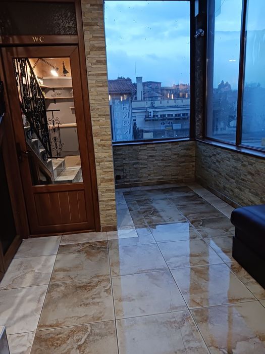 Дава се под наем Магазин в Велики Преслав - 50 кв.м за 331.5 € - Снимка #4