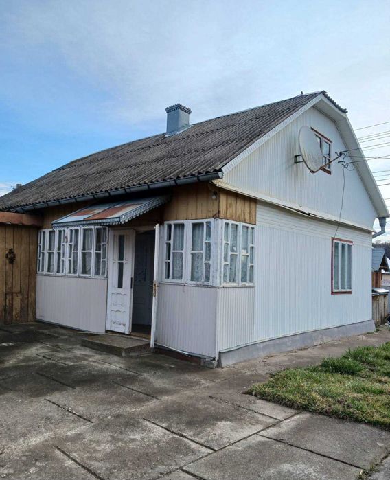 Vând casă bătrânească