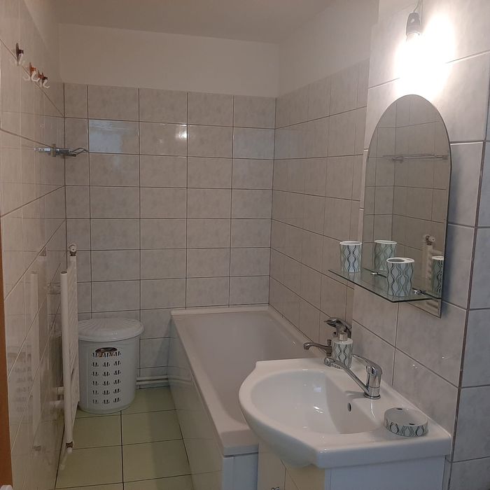 Închiriere apartament cu 2 camere
