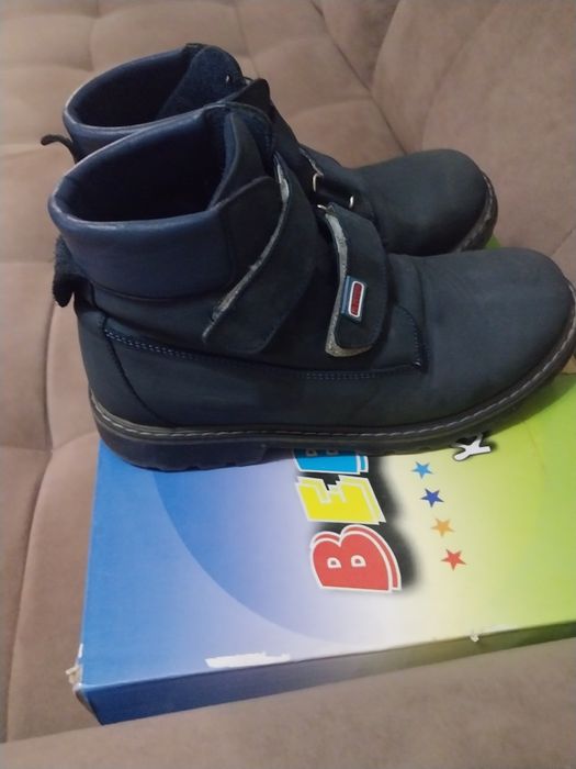 Продам туфли в школу для мальчика 36 размера кожаные