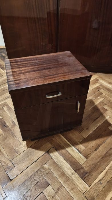 Гардероб с шкафчета