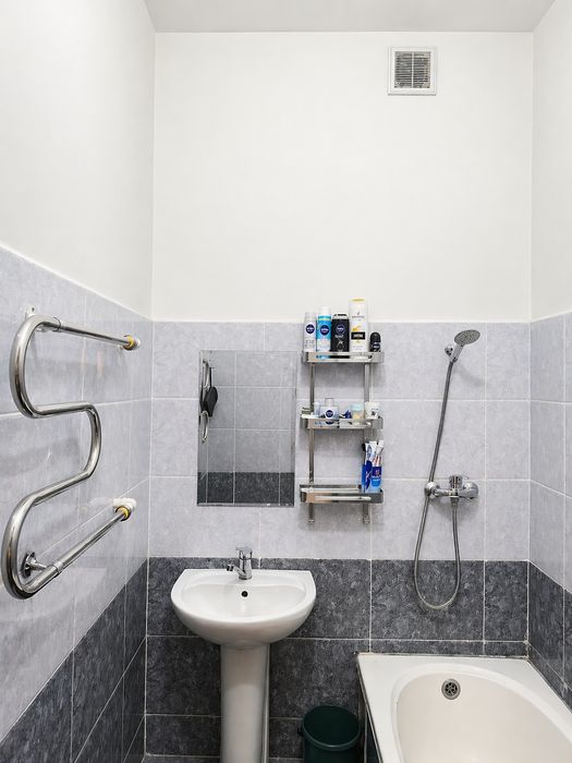 Kvartira sotiladi holati yangi evroremont qilingan 3-qavat.