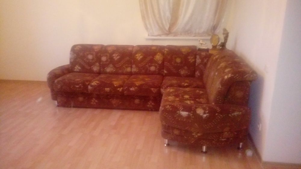 Продам диван угловой. разборный.
