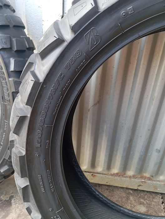 Гуми за мотор предна 120/70/19 задна 170/60/17