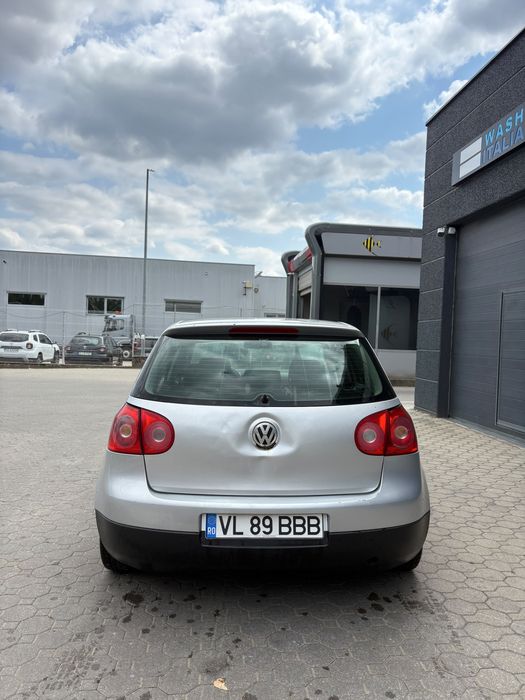 Vand 2 Golf 5 1.6 benzina si 1.9 diesel