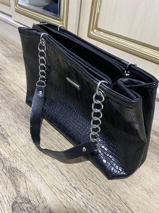 Erotik oyinlar: Madagaskardan yalangoch pingvinlar