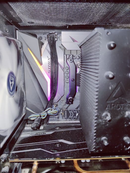 eSport компютър: процесор i7 9700KF, видеокартаRX6600 XT,без HDD / SSD