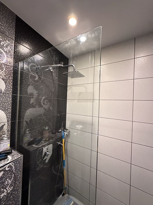 Преградно стъкло за баня