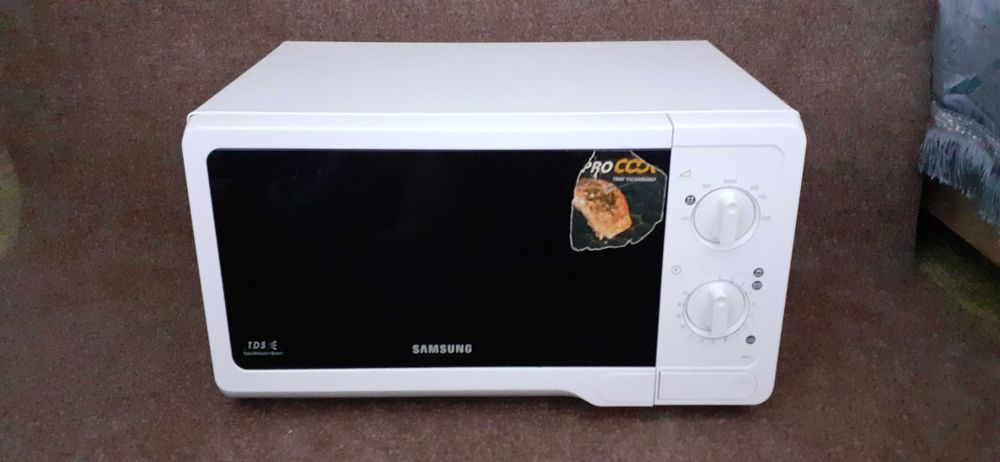 Микровълнова фурна Samsung за ремонт или части.