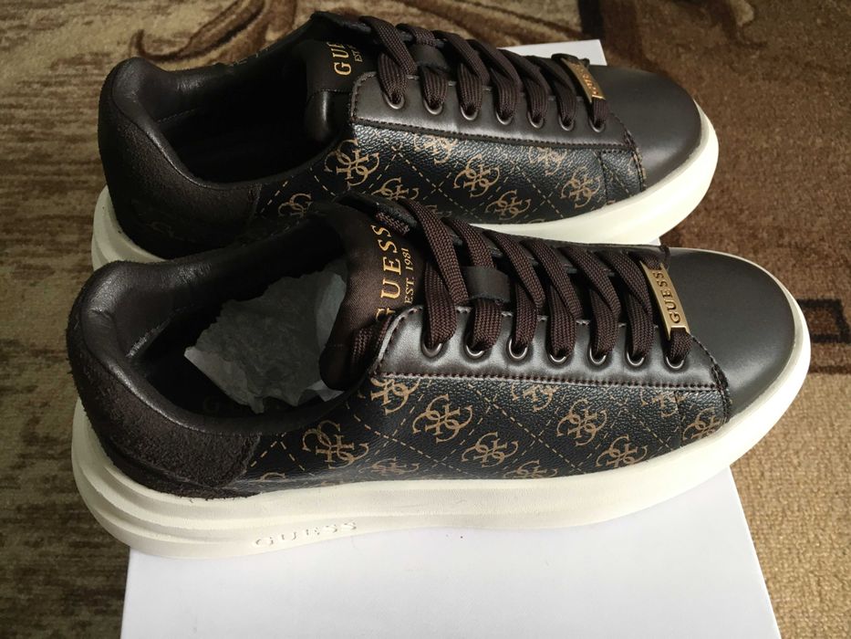 Мъжки спортни обувки - GUESS