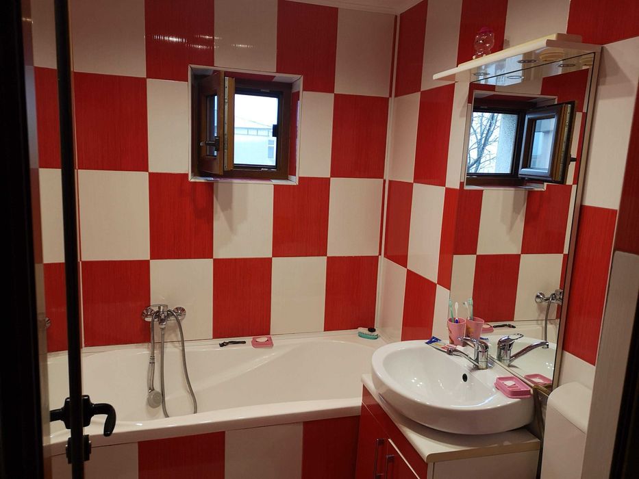 Inchiriez apartament decomandat 2 camere Micro 17