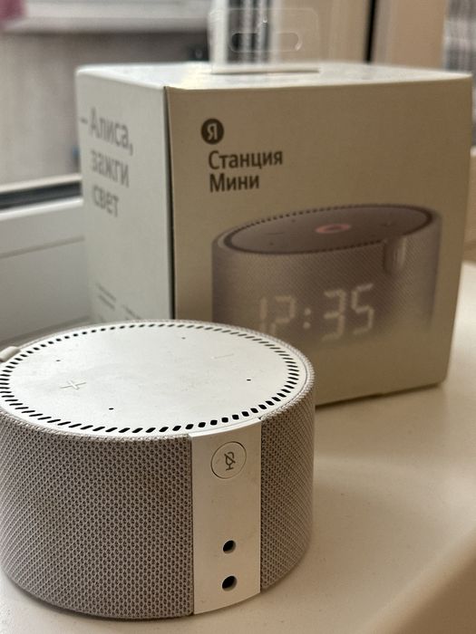 Продам Алису Яндекс Станция Мини с часами