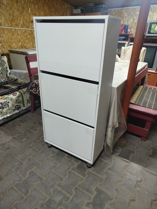 Продам обувницу новая