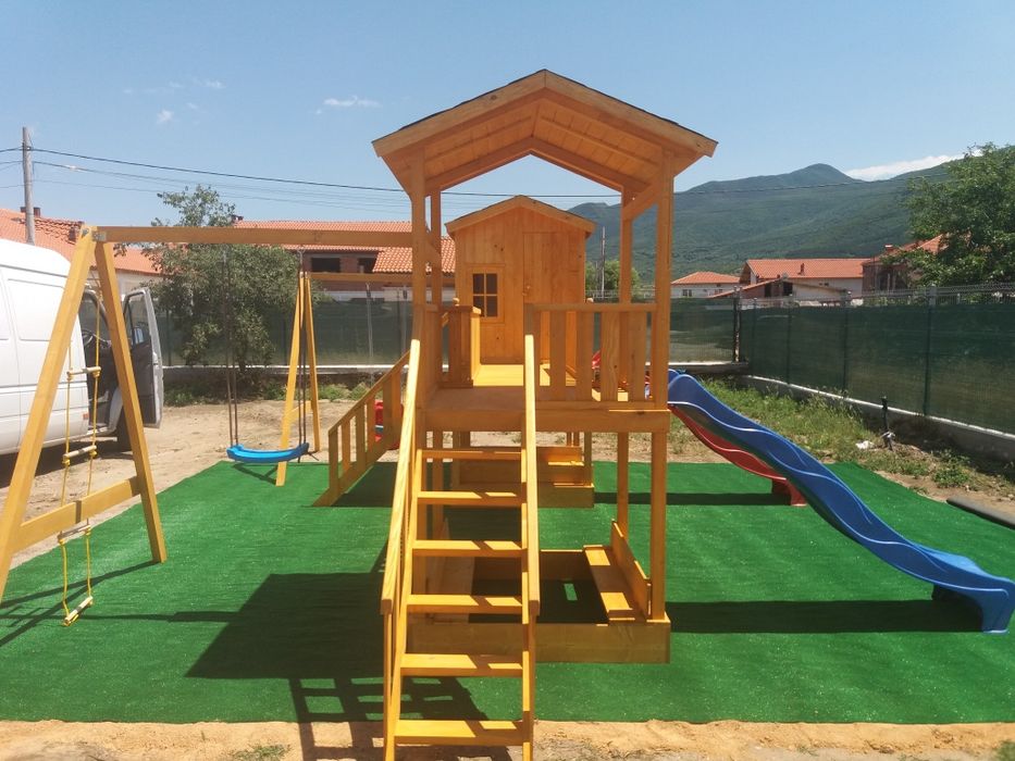 Детски пързалки. Катерушки и къщички