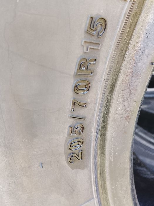 Продам шины 205/70/15