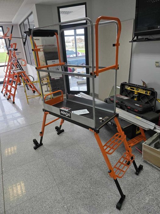 Лека подвижна индивидуална платформа с предпазни парапети