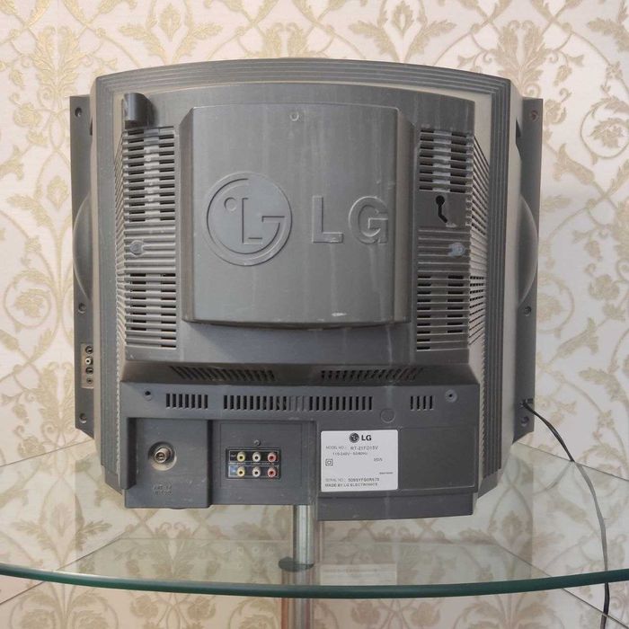 !!СРОЧНО!! Продается телевизор LG с подставкой
