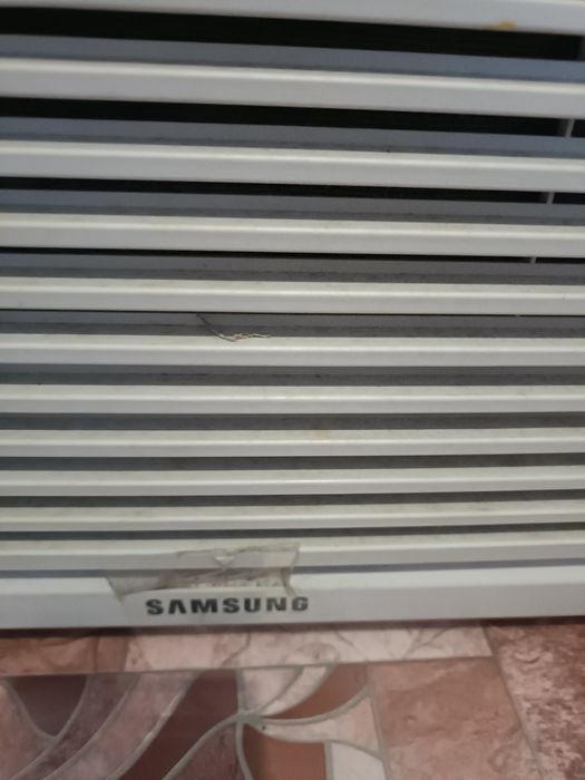 Кондиционер оконный в хорошем состоянии