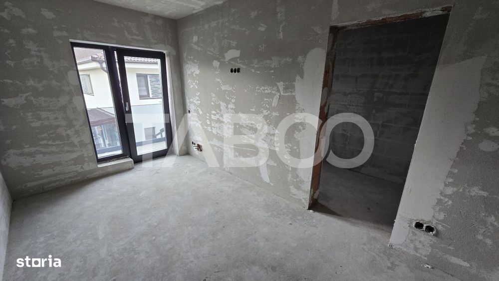 Duplex de vanzare 450mp teren liber 4 camere 2 bai 2 parcari Selimbar