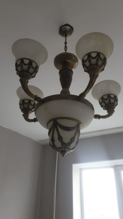 Продам люстру в отличном состоянии