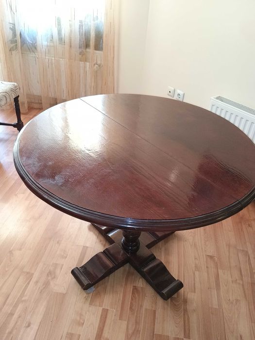 Разтегателна маса и столове