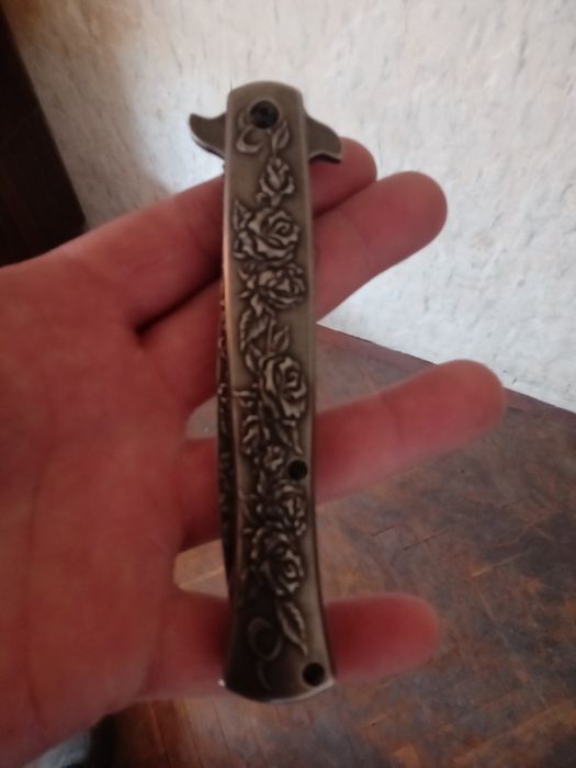 Продавам сгъваем нож