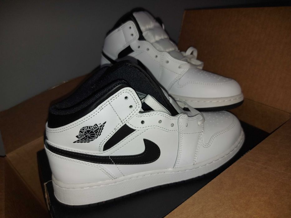 Jordan 1 mid reverse panda