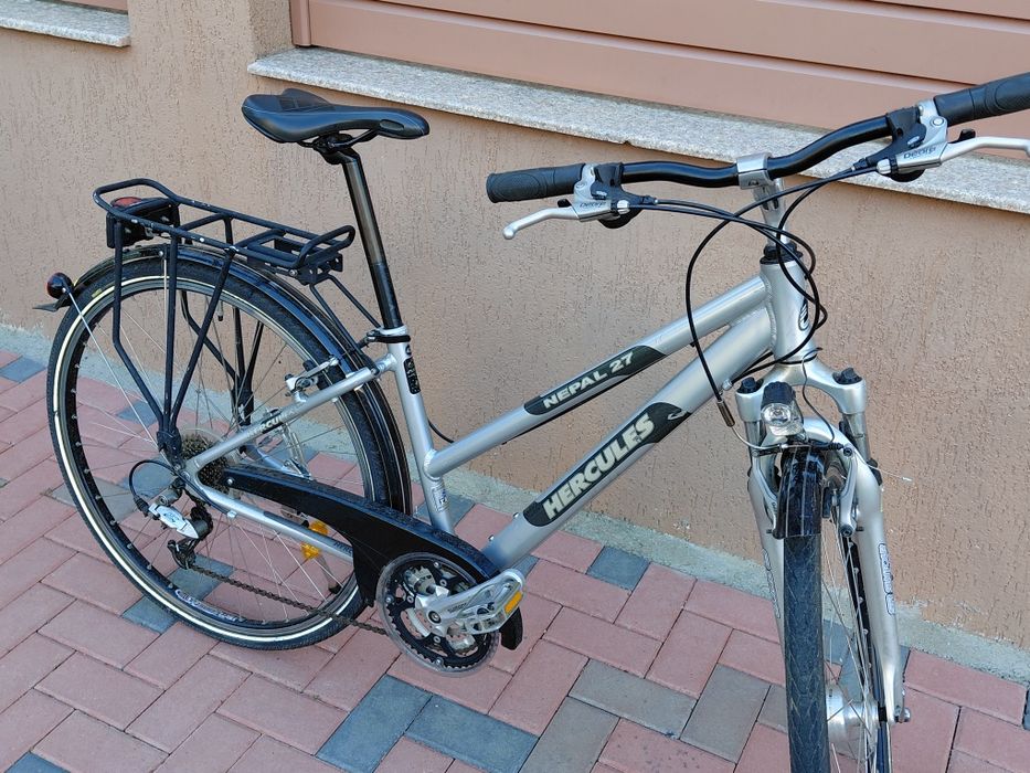 Vând bicicleta Trekking Dama-Barbat.