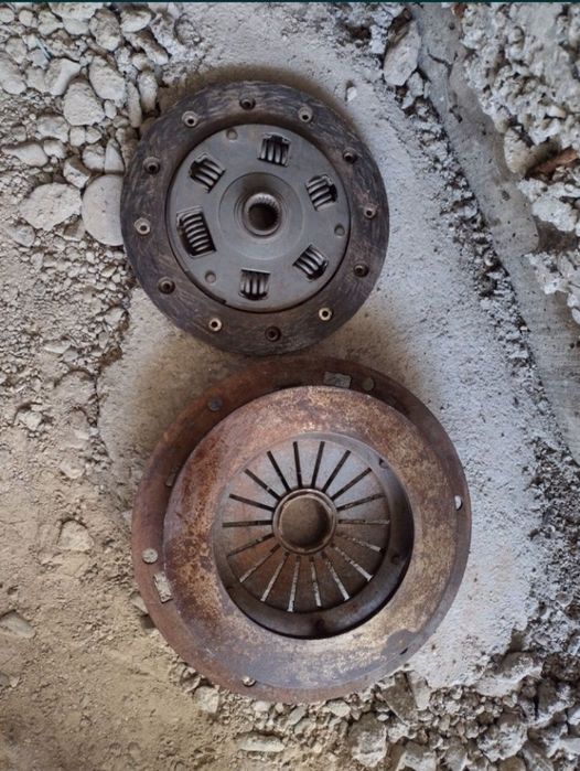 Съединител/Лайсна Мерцедес190/Кора wv golf 4+лайсна