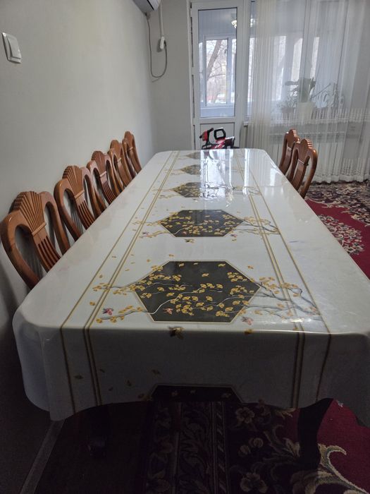 Стол со стульями