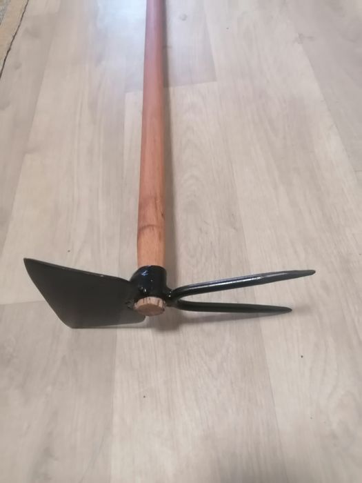 Sapă din foaie arc pentru straturi