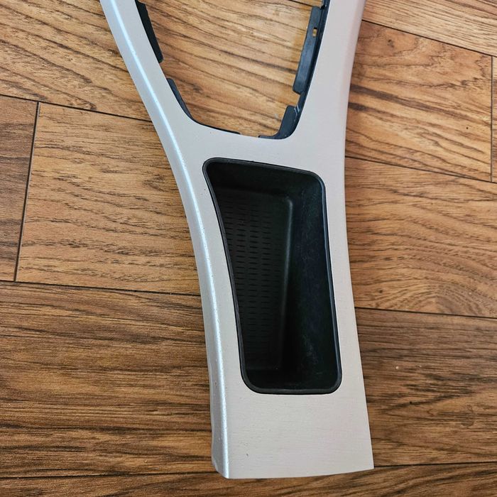 Сребриста интериорна лайсна за средната конзола на BMW 3 серия E90 E91